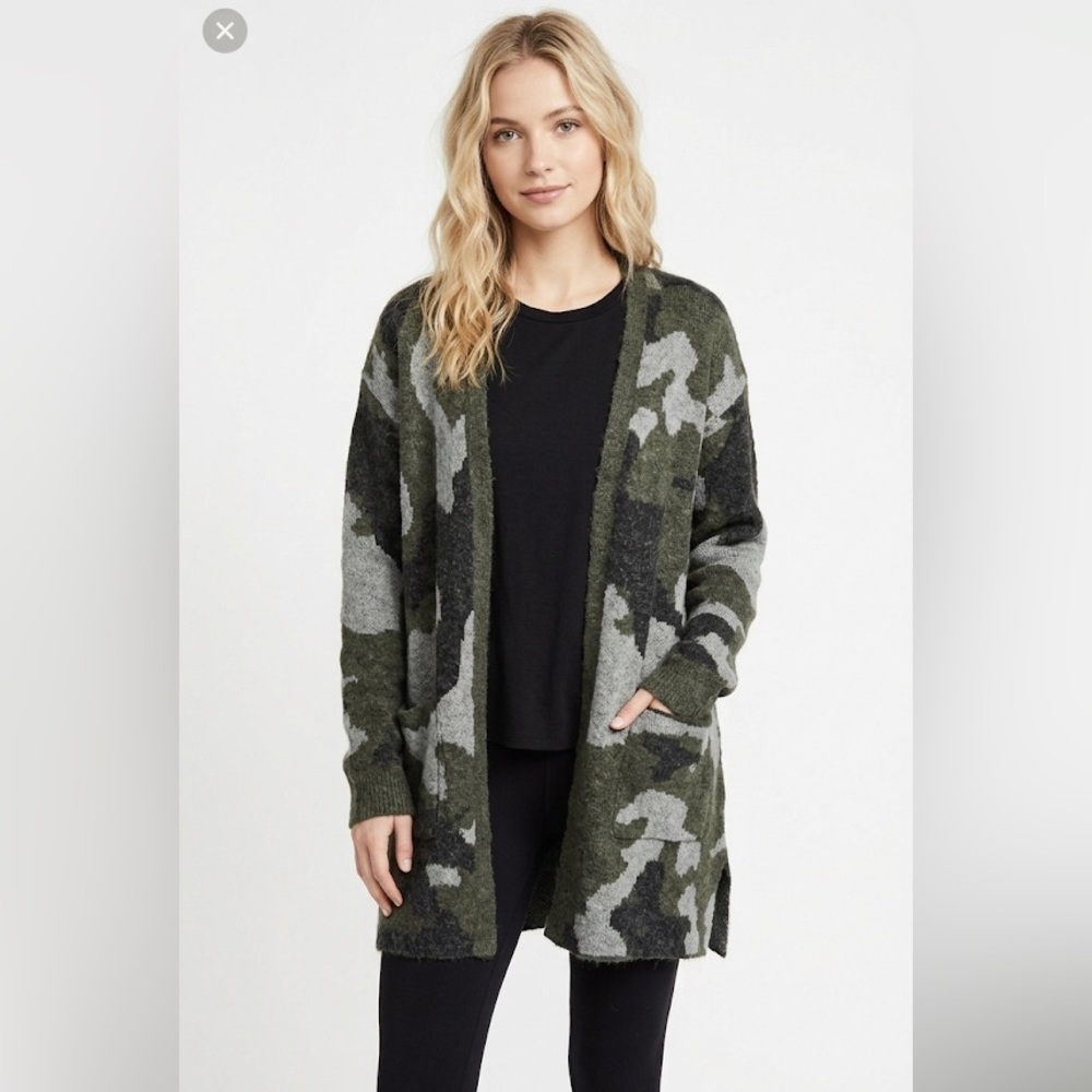 Modern Canvas sweater knit cardigan camouflage size large